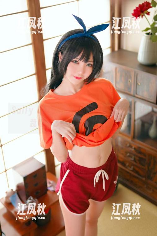 Sally Dorasnow的眼镜全套写真，让我每一秒都想变身‘粉丝’！